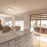 Σπίτι διακοπών Luxurioese Mit 4 Schlafzimmern- Pool Und Whirlpool By Interhome Πέγεια