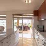 Luxurioese Mit 4 Schlafzimmern- Pool Und Whirlpool By Interhome Σπίτι διακοπών Πέγεια