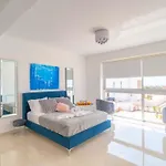 Casa de Férias Luxurioese Mit 4 Schlafzimmern- Pool Und Whirlpool By Interhome *