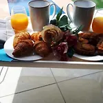 Luxurioese Mit 4 Schlafzimmern- Pool Und Whirlpool By Interhome Σπίτι διακοπών *