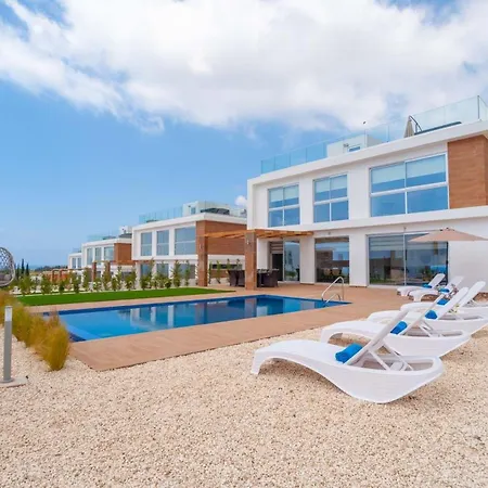 Casa de Férias Luxurioese Mit 4 Schlafzimmern- Pool Und Whirlpool By Interhome