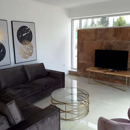 Casa vacanze Luxurioese Mit 4 Schlafzimmern- Pool Und Whirlpool By Interhome
