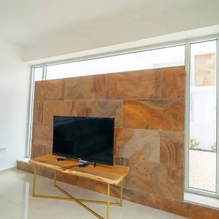 Casa vacanze Luxurioese Mit 4 Schlafzimmern- Pool Und Whirlpool By Interhome
