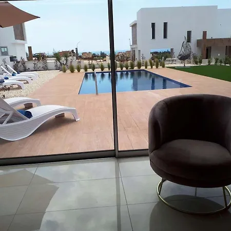 Casa vacanze Luxurioese Mit 4 Schlafzimmern- Pool Und Whirlpool By Interhome *