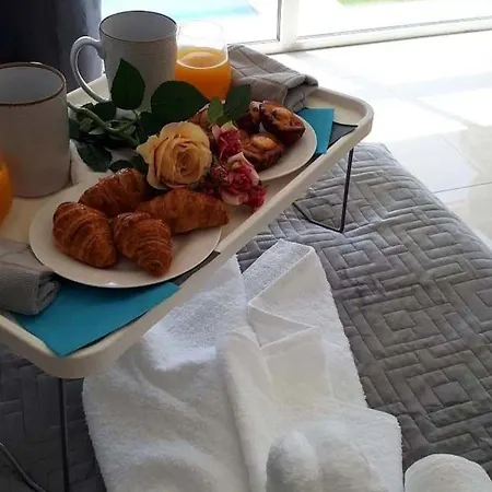 Casa vacanze Luxurioese Mit 4 Schlafzimmern- Pool Und Whirlpool By Interhome Peyia