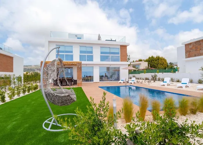 Prázdninový dům Luxurioese Mit 4 Schlafzimmern- Pool Und Whirlpool By Interhome *