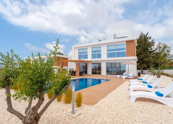 Luxurioese Mit 4 Schlafzimmern- Pool Und Whirlpool By Interhome *