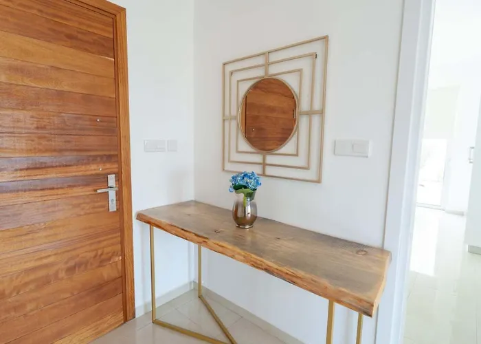 Luxurioese Mit 4 Schlafzimmern- Pool Und Whirlpool By Interhome