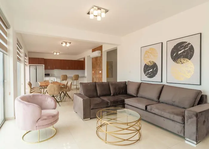 Luxurioese Mit 4 Schlafzimmern- Pool Und Whirlpool By Interhome *