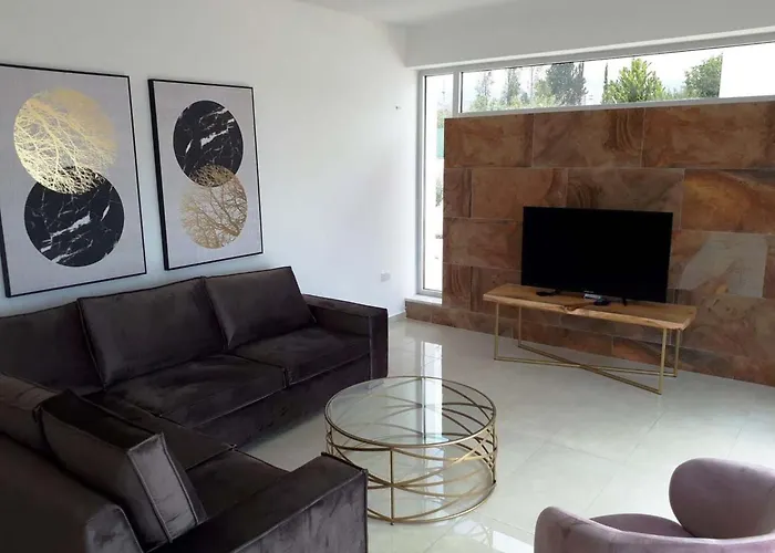 Prázdninový dům Luxurioese Mit 4 Schlafzimmern- Pool Und Whirlpool By Interhome