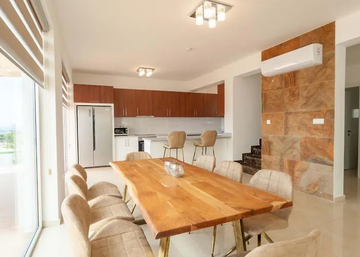 Luxurioese Mit 4 Schlafzimmern- Pool Und Whirlpool By Interhome *