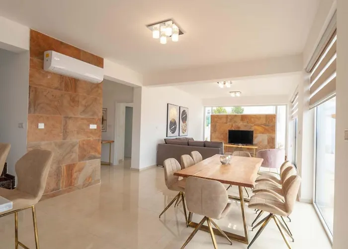 Prázdninový dům Luxurioese Mit 4 Schlafzimmern- Pool Und Whirlpool By Interhome Pegeia