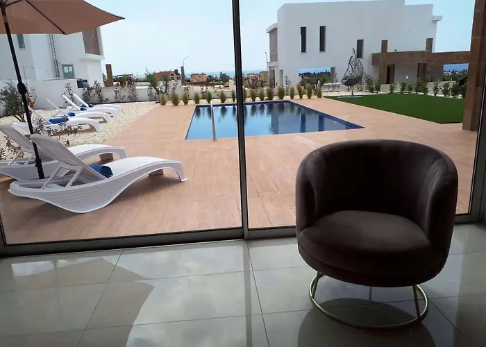 Prázdninový dům Luxurioese Mit 4 Schlafzimmern- Pool Und Whirlpool By Interhome *