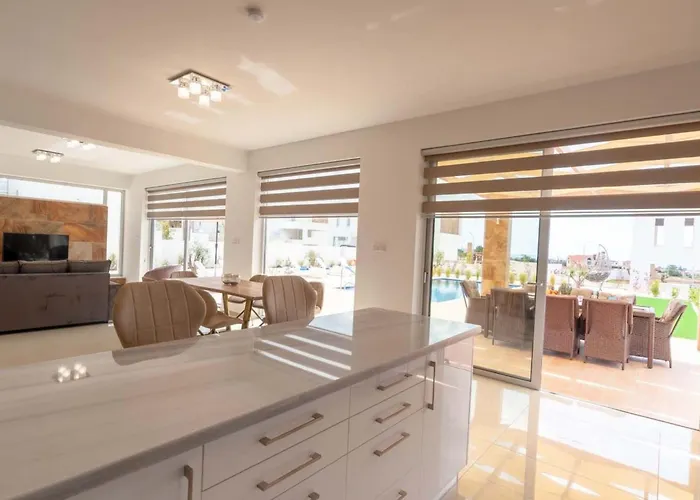 Prázdninový dům Luxurioese Mit 4 Schlafzimmern- Pool Und Whirlpool By Interhome Pegeia