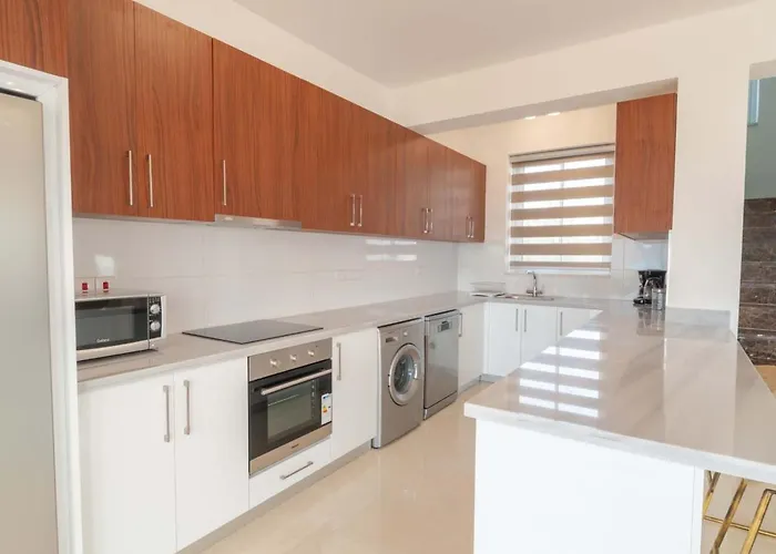 Prázdninový dům Luxurioese Mit 4 Schlafzimmern- Pool Und Whirlpool By Interhome