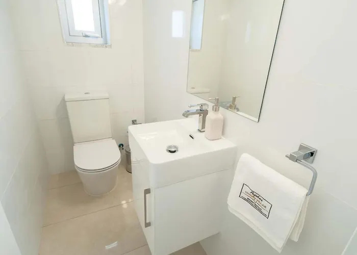 Prázdninový dům Luxurioese Mit 4 Schlafzimmern- Pool Und Whirlpool By Interhome