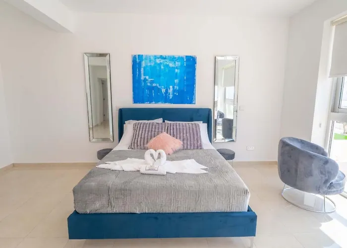 Prázdninový dům Luxurioese Mit 4 Schlafzimmern- Pool Und Whirlpool By Interhome *