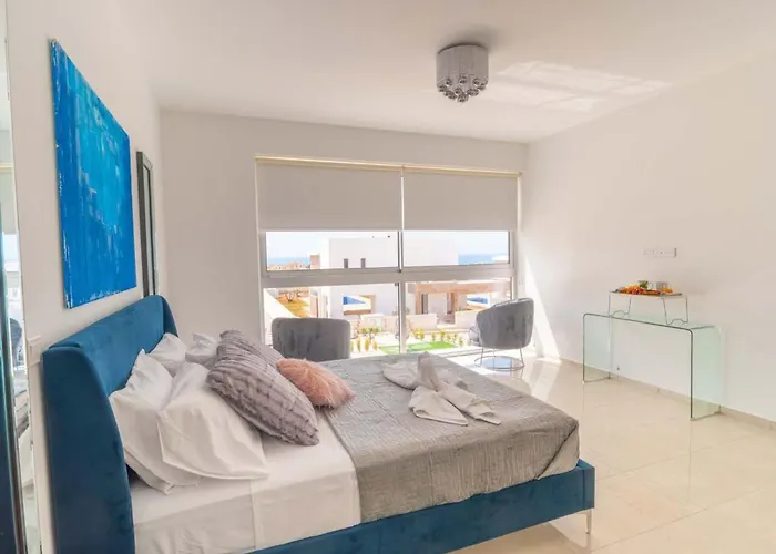 Luxurioese Mit 4 Schlafzimmern- Pool Und Whirlpool By Interhome *