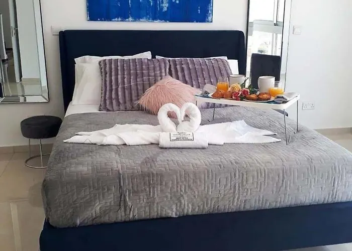 Prázdninový dům Luxurioese Mit 4 Schlafzimmern- Pool Und Whirlpool By Interhome Pegeia