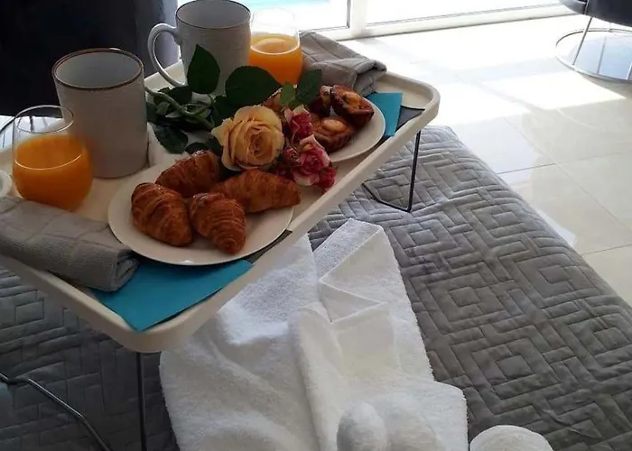 Prázdninový dům Luxurioese Mit 4 Schlafzimmern- Pool Und Whirlpool By Interhome Pegeia