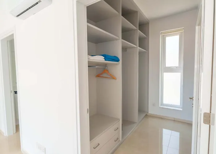 Luxurioese Mit 4 Schlafzimmern- Pool Und Whirlpool By Interhome *