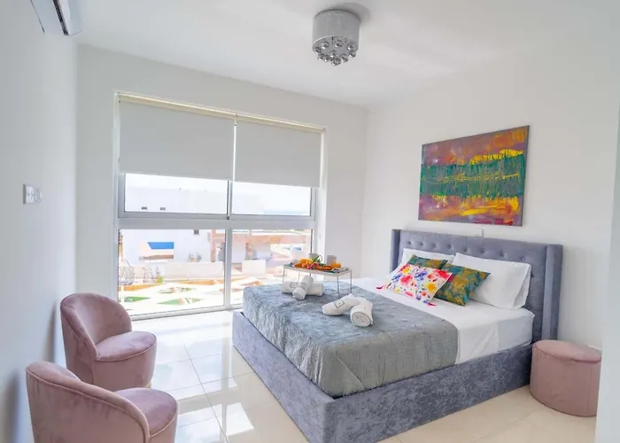 Luxurioese Mit 4 Schlafzimmern- Pool Und Whirlpool By Interhome Pegeia