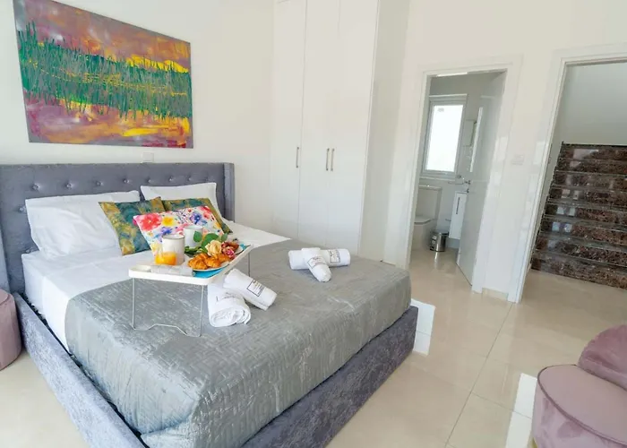 Prázdninový dům Luxurioese Mit 4 Schlafzimmern- Pool Und Whirlpool By Interhome